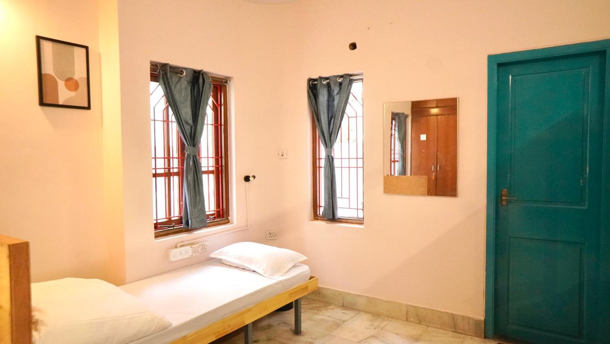 Roambay - Gokulam Hostel Mysore Exterior photo